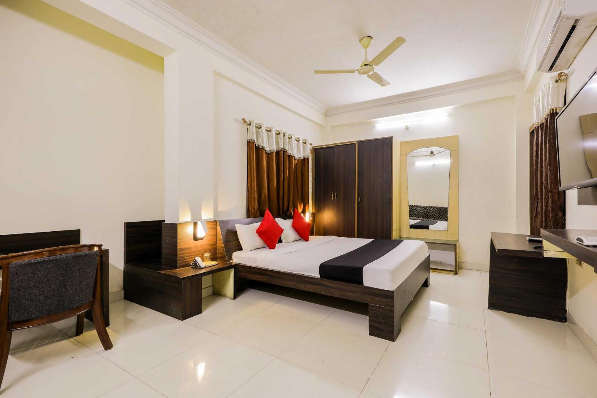 Collection O 3761 Hotel Shree Datta إندور المظهر الخارجي الصورة