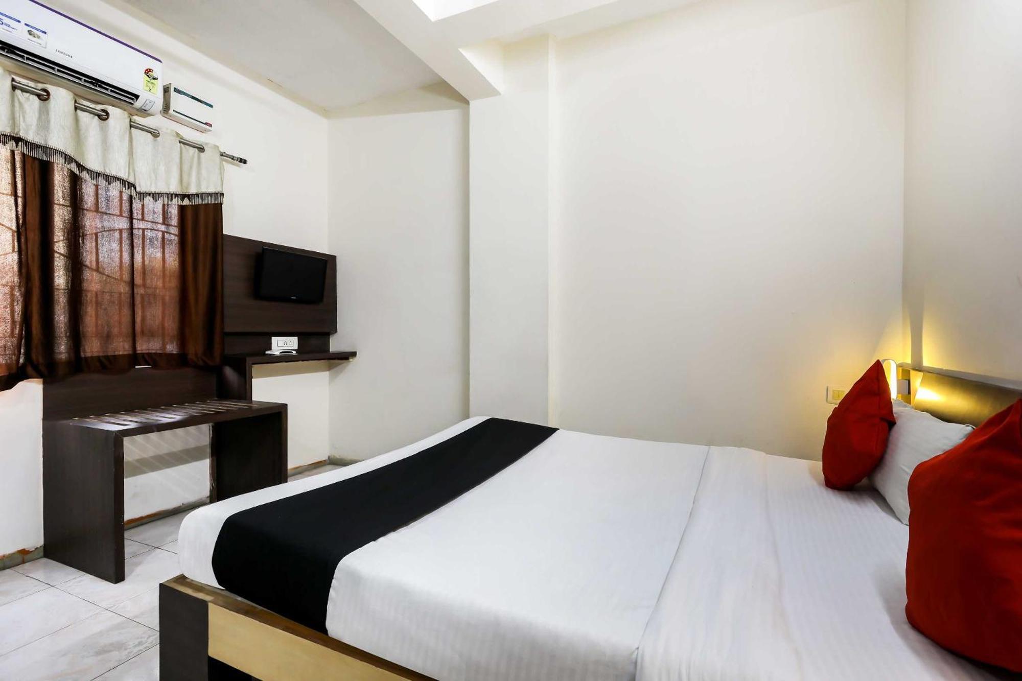 Collection O 3761 Hotel Shree Datta إندور المظهر الخارجي الصورة
