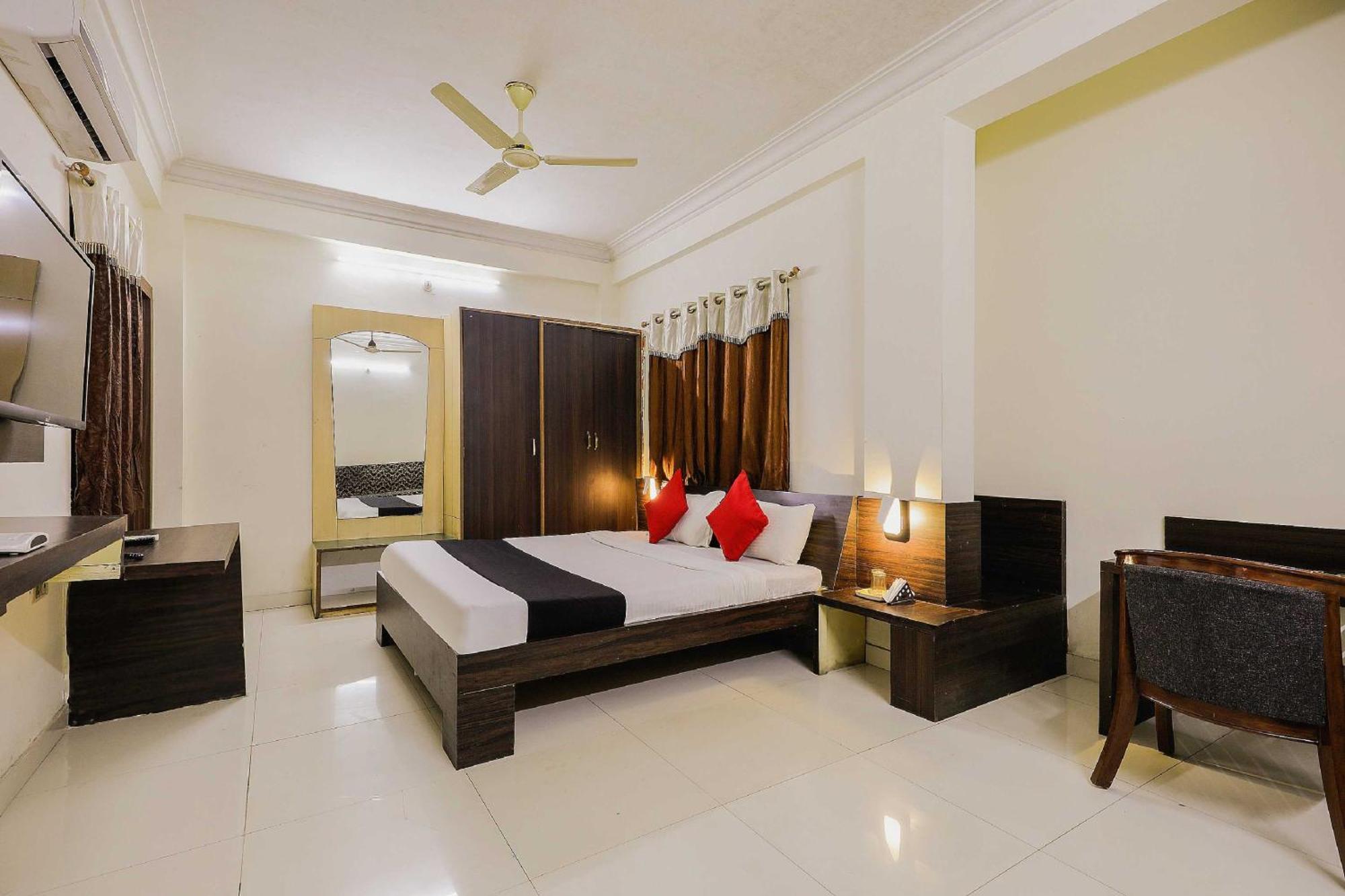 Collection O 3761 Hotel Shree Datta إندور المظهر الخارجي الصورة